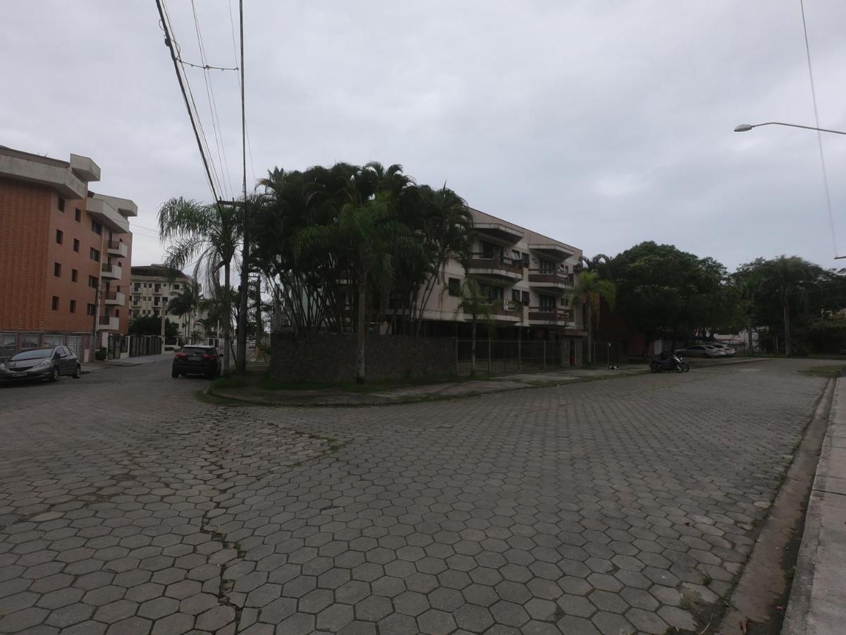 شقة Excelente Localizacao, 400 Metros Da Praia Ar Condicionado E Wi-Fi أوباتوبا المظهر الخارجي الصورة